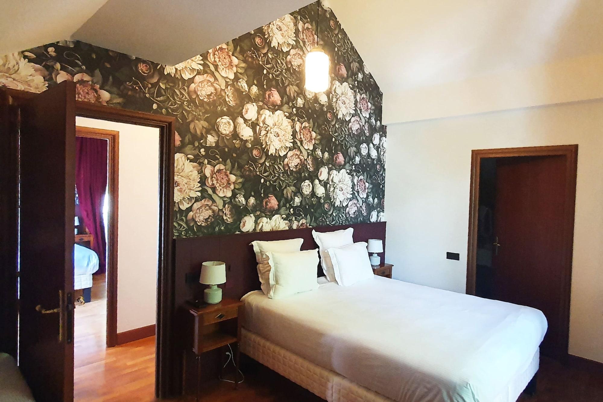 Le Palace De Menthon Zewnętrze zdjęcie A bedroom at the hotel