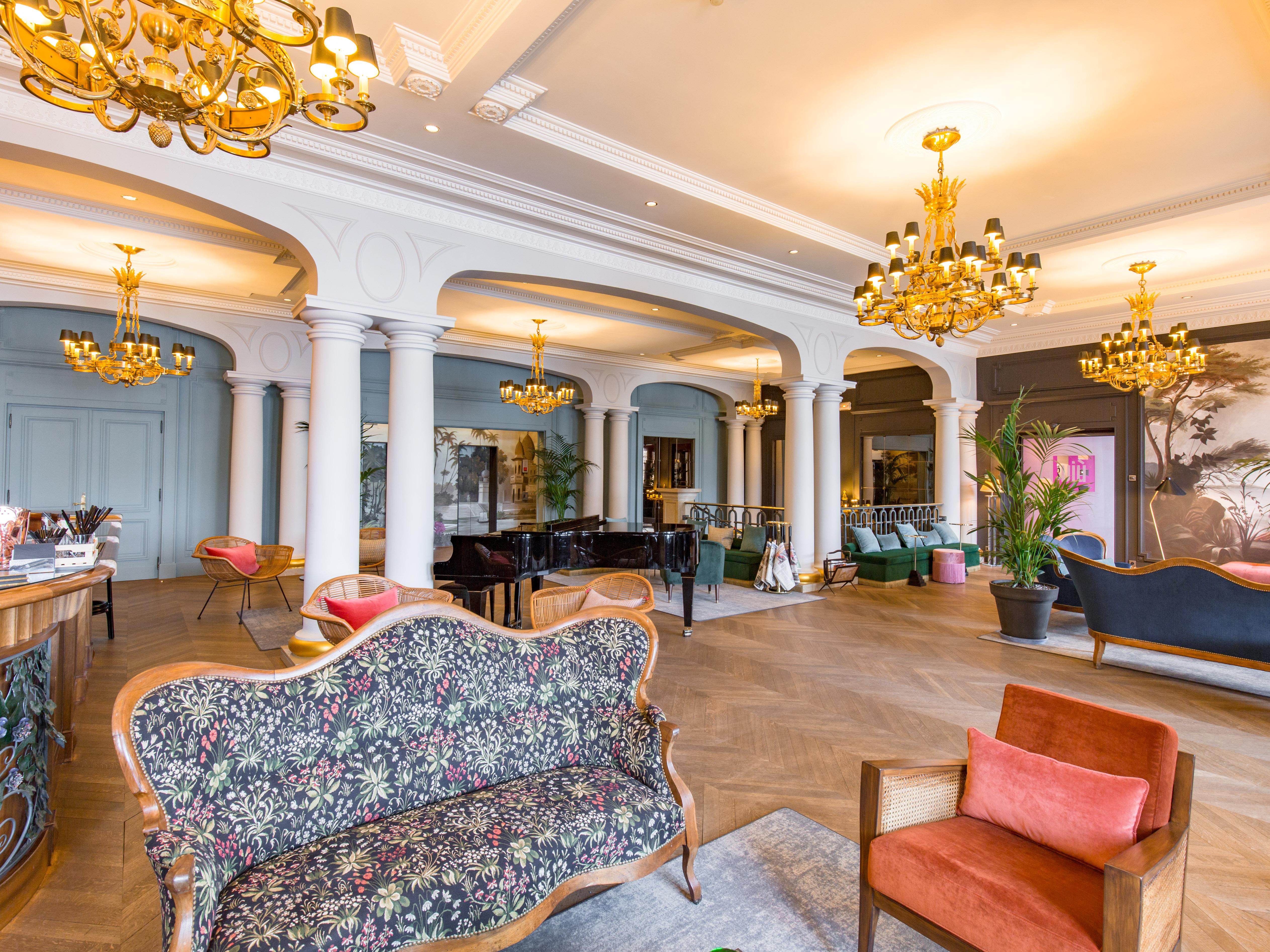Le Palace De Menthon Zewnętrze zdjęcie The lobby of the hotel