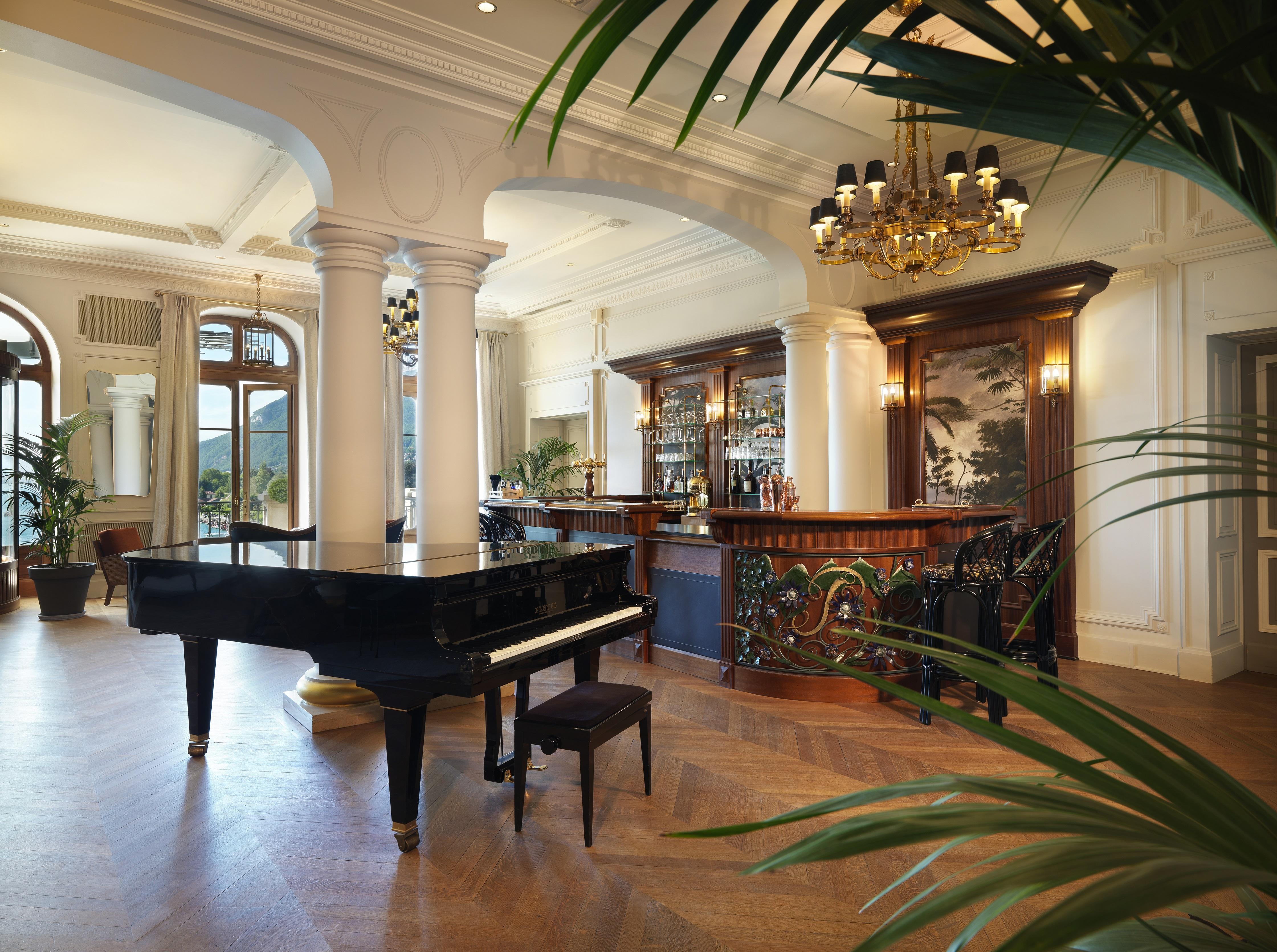 Le Palace De Menthon Zewnętrze zdjęcie The lobby of the hotel