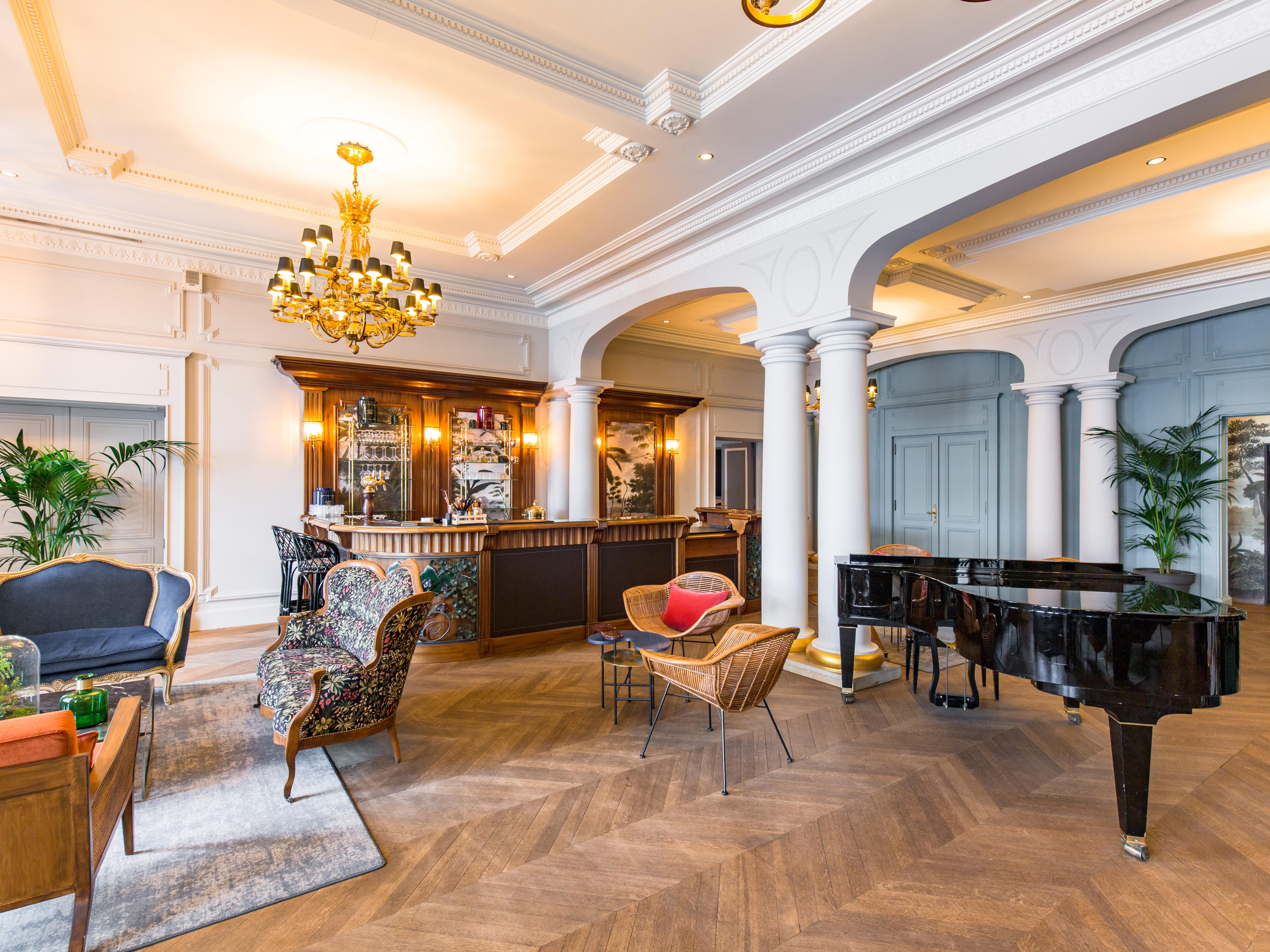 Le Palace De Menthon Zewnętrze zdjęcie The interior of the hotel