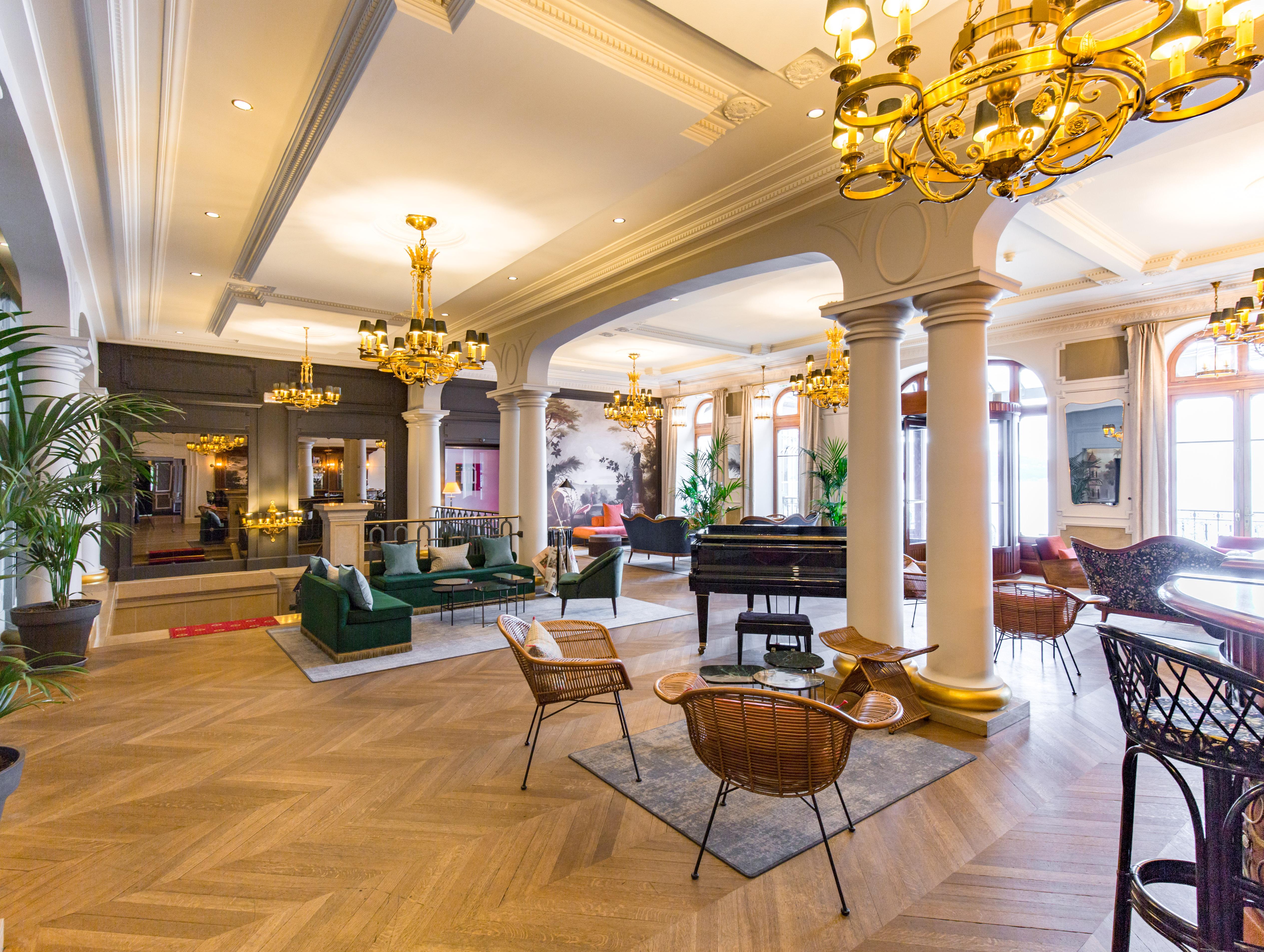 Le Palace De Menthon Zewnętrze zdjęcie The lobby of the hotel