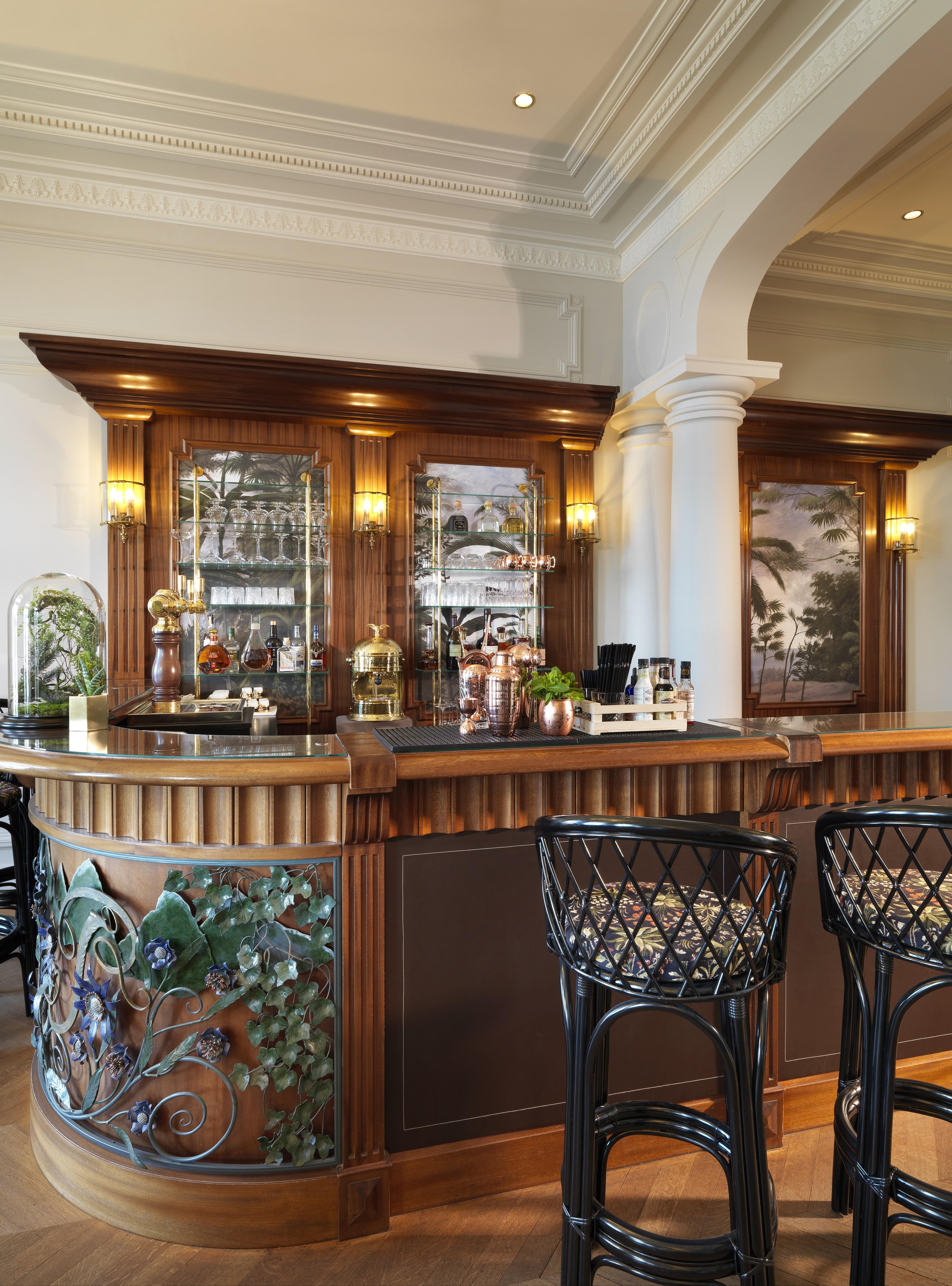 Le Palace De Menthon Zewnętrze zdjęcie The bar at the hotel