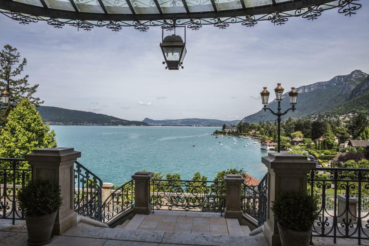 Le Palace De Menthon Zewnętrze zdjęcie View of Lake Annecy from the hotel