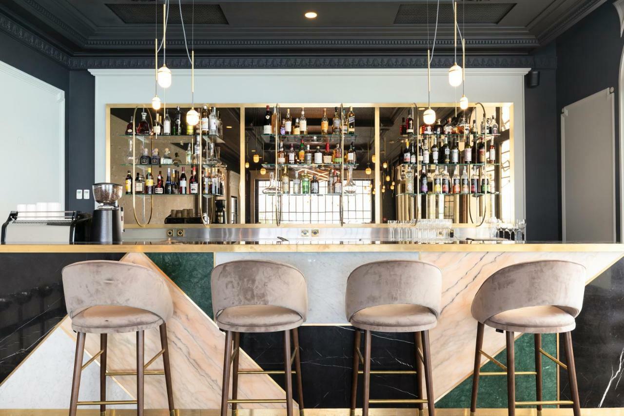 Le Palace De Menthon Zewnętrze zdjęcie The bar at the 2018 edition of the World Economic Forum